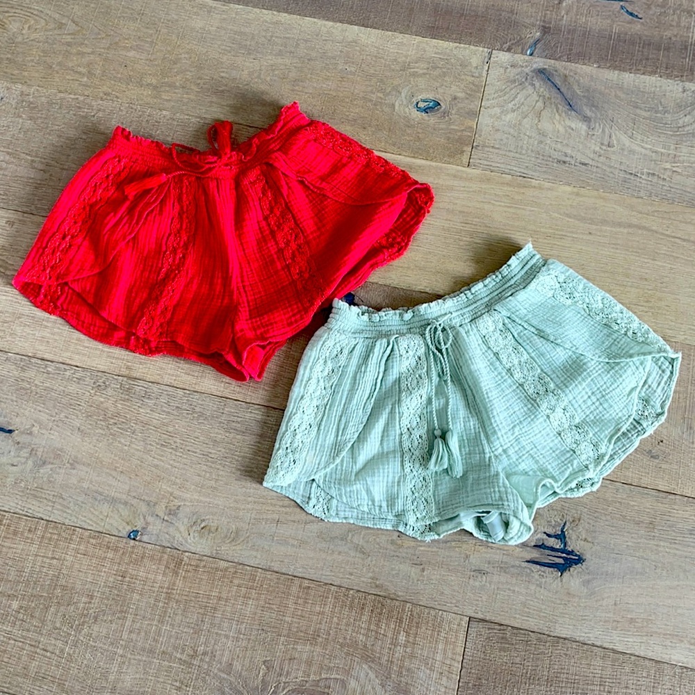 American Eagle flowy shorts